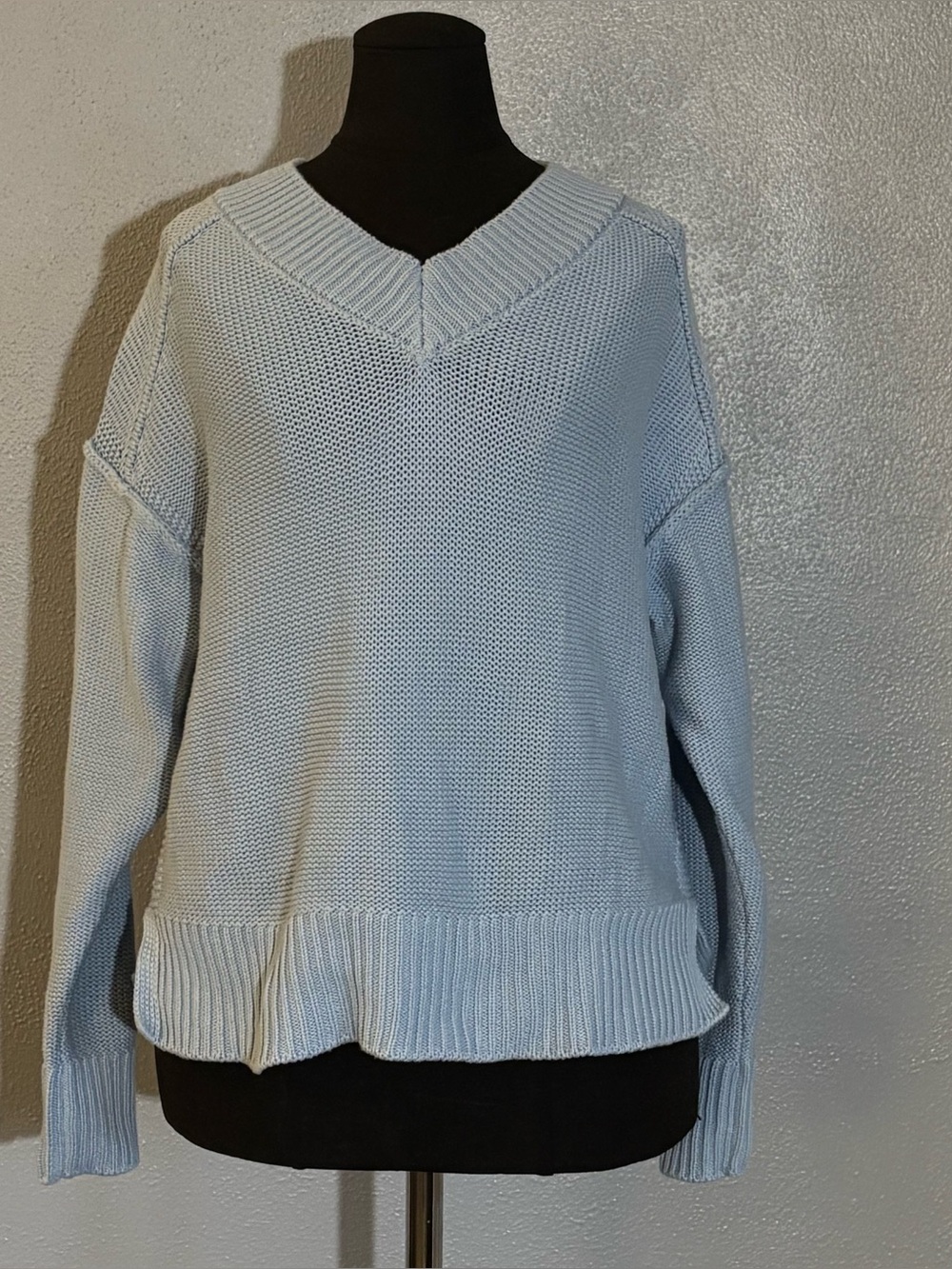 American Eagle Light Blue Knit V Neck Sweater Women’s Size XXS